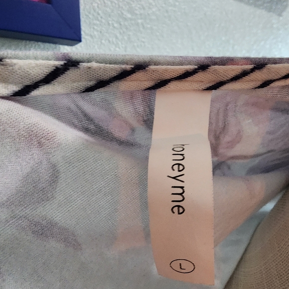 Top - Picture 2 of 2